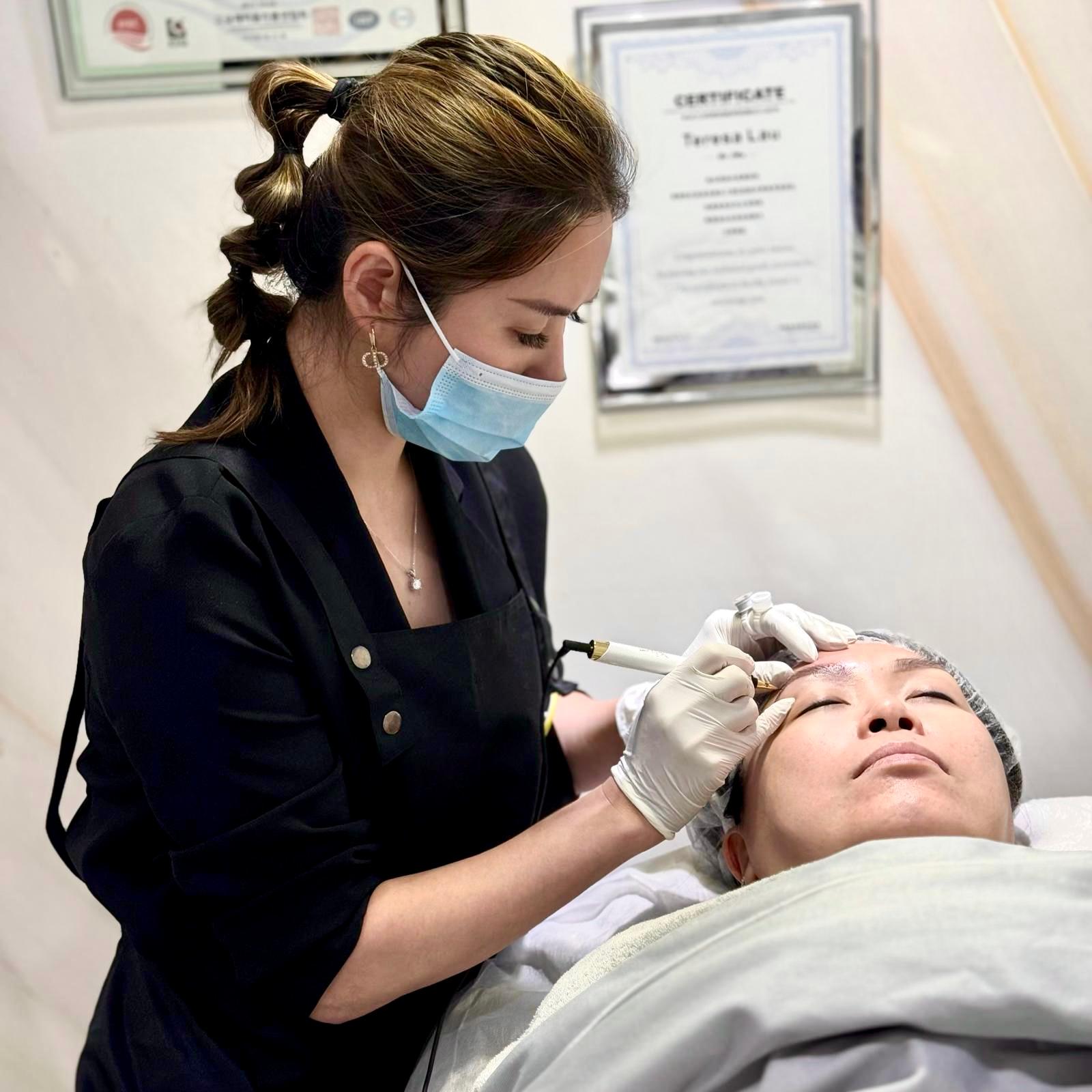 QueenBrows Service